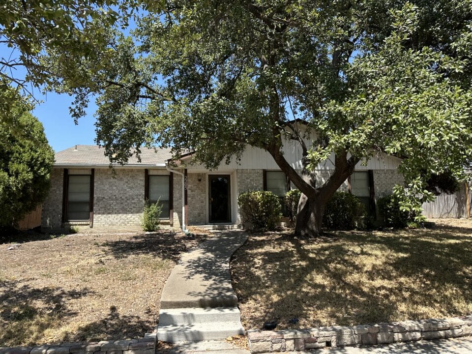 2205 Lockwood Before